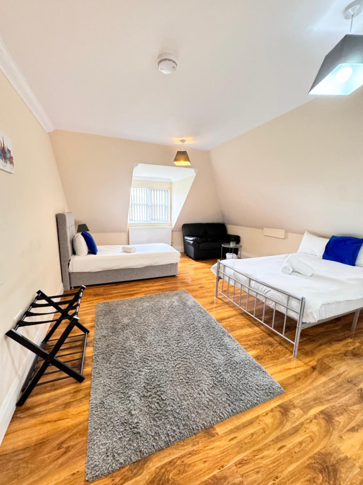 Relaxing Airport Rooms Stanwell Exterior foto