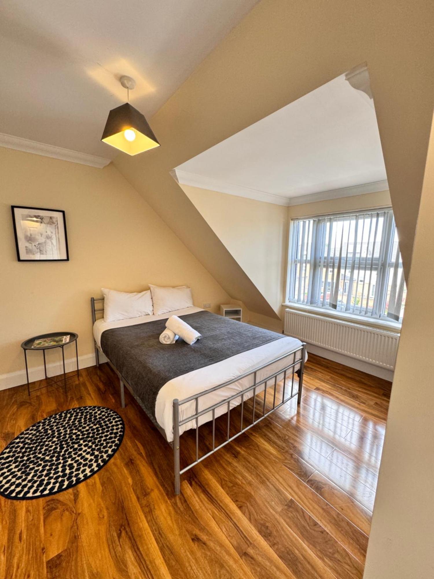 Relaxing Airport Rooms Stanwell Exterior foto