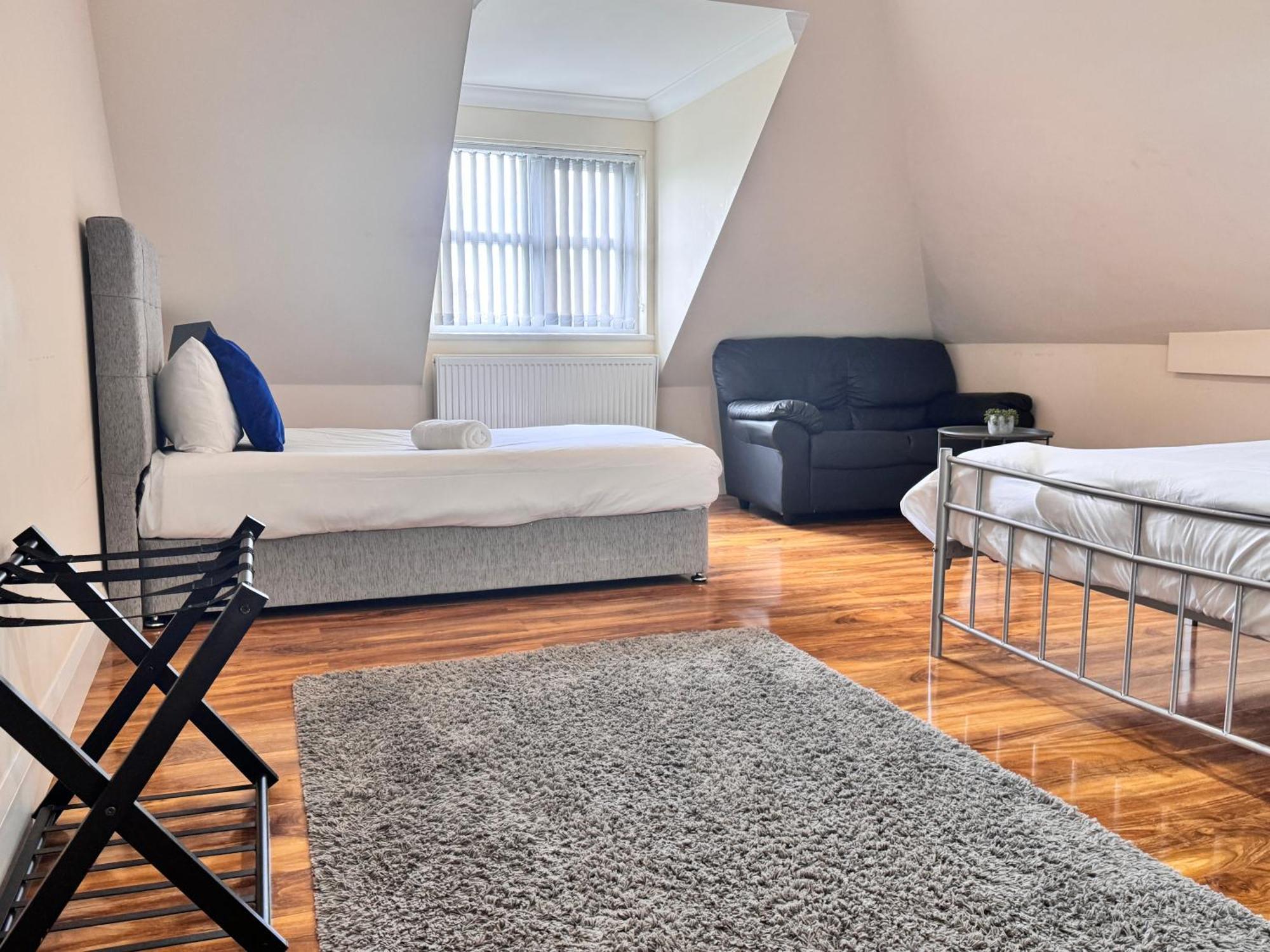 Relaxing Airport Rooms Stanwell Exterior foto